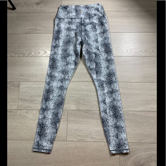 SPIRITUAL GANGSTER Essential High-rise Snake Print Leggings In Tonal Snake Print - Picture 3 of 12